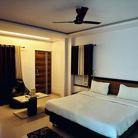 Hotel Pink Paradise Gorakhpur Eksteriør billede