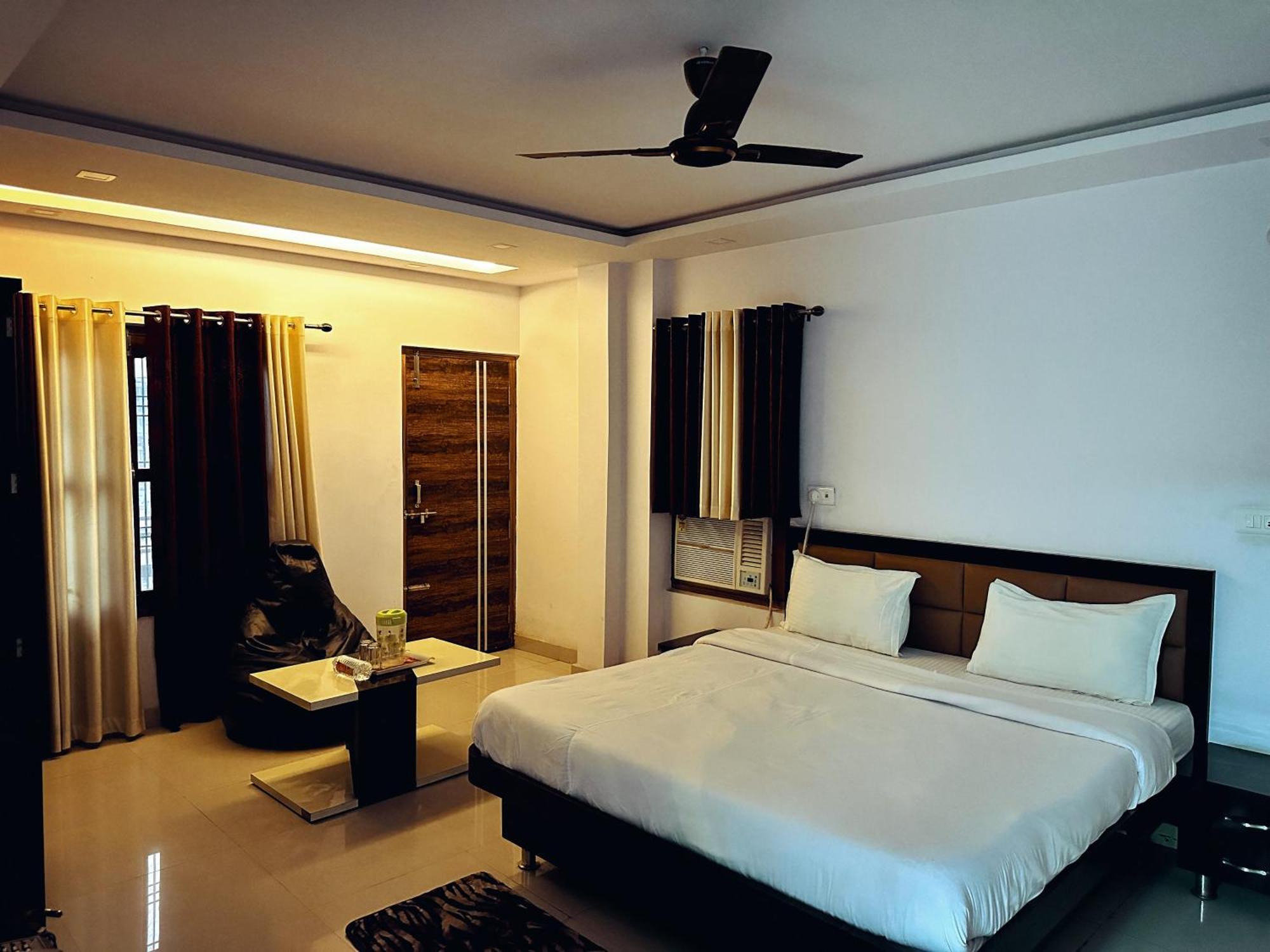 Hotel Pink Paradise Gorakhpur Eksteriør billede